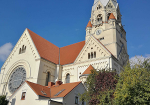 Spacer z historią łódzkich ewangelików w tle"