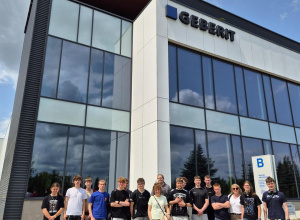Wizyta uczniów w firmie Geberit Ozorków Sp. z o.o. oraz podpisanie umowy partnerskiej Wizyta uczniów w firmie Geberit Ozorków Sp. z o.o. oraz podpisanie umowy partnerskiej